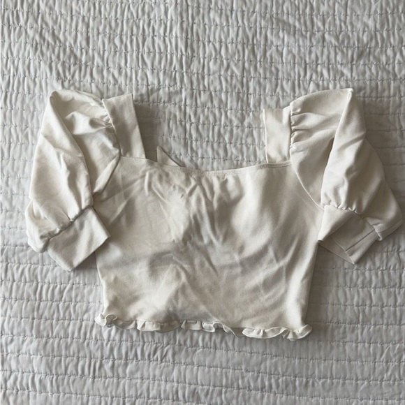 Chic White Ruffle Blouse - Picture 2 of 3